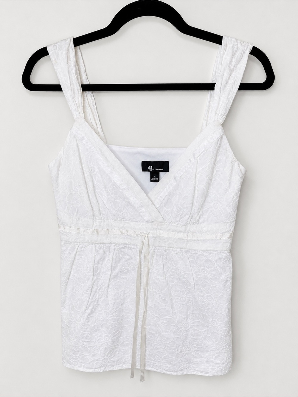 AB Studio White Embroidered Floral Sleeveless Top Boho Cottagecore M